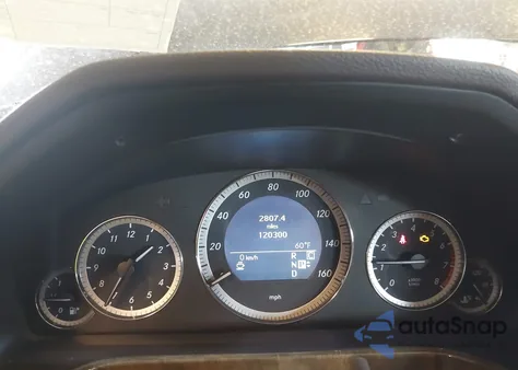 2010 Mercedes-Benz E 350 4Matic z USA, uszkodzony, nr VIN WDDHF8HB1AA106951